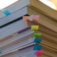 Gdzie oddać stare podręczniki szkolne, aby zyskać lub pomóc innym