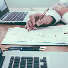 Jak pracować po francusku? Praktyczne przykłady i zwroty do użycia