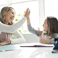 Czy psycholog szkolny może rozmawiać z dzieckiem bez zgody rodzica? Sprawdź zasady