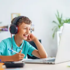 Czy w szkole w chmurze są obowiązkowe lekcje? Oto prawda o nauce