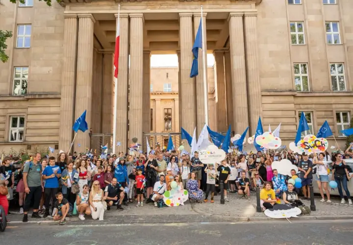 Czy szkoła w chmurze jest dobra? Odkryj wady i zalety tej formy edukacji