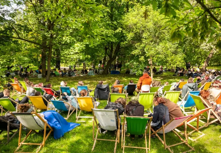 Szkoła w chmurze dla kogo? Odkryj, czy to rozwiązanie dla Ciebie