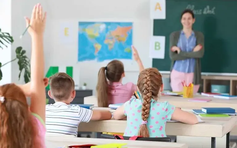 Co to znaczy absencja szkolna i jakie ma konsekwencje?